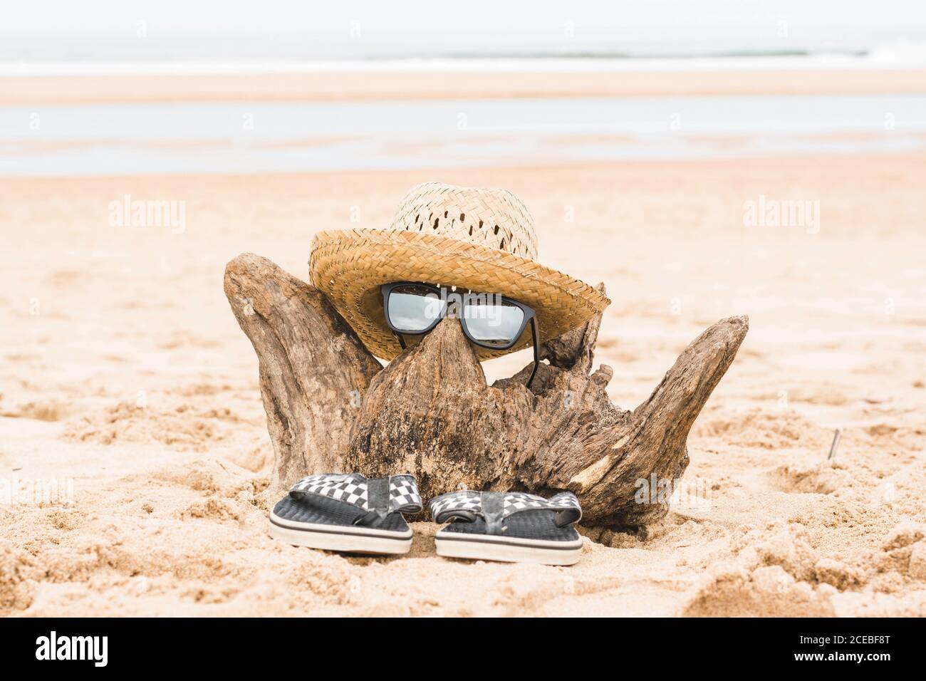Straw hat sunglasses flip hi-res stock photography and images - Alamy