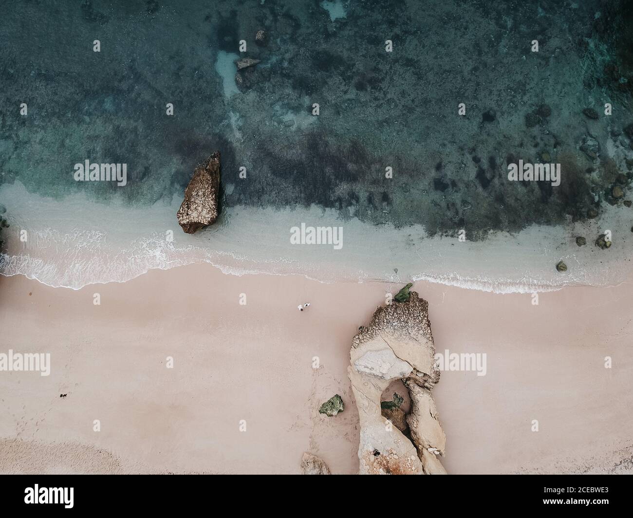 Ocean waves beach aerial hi-res stock photography and images - Alamy