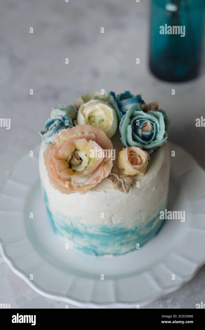 Blue Flowers On Wedding Cake High Resolution Stock Photography And Images Alamy