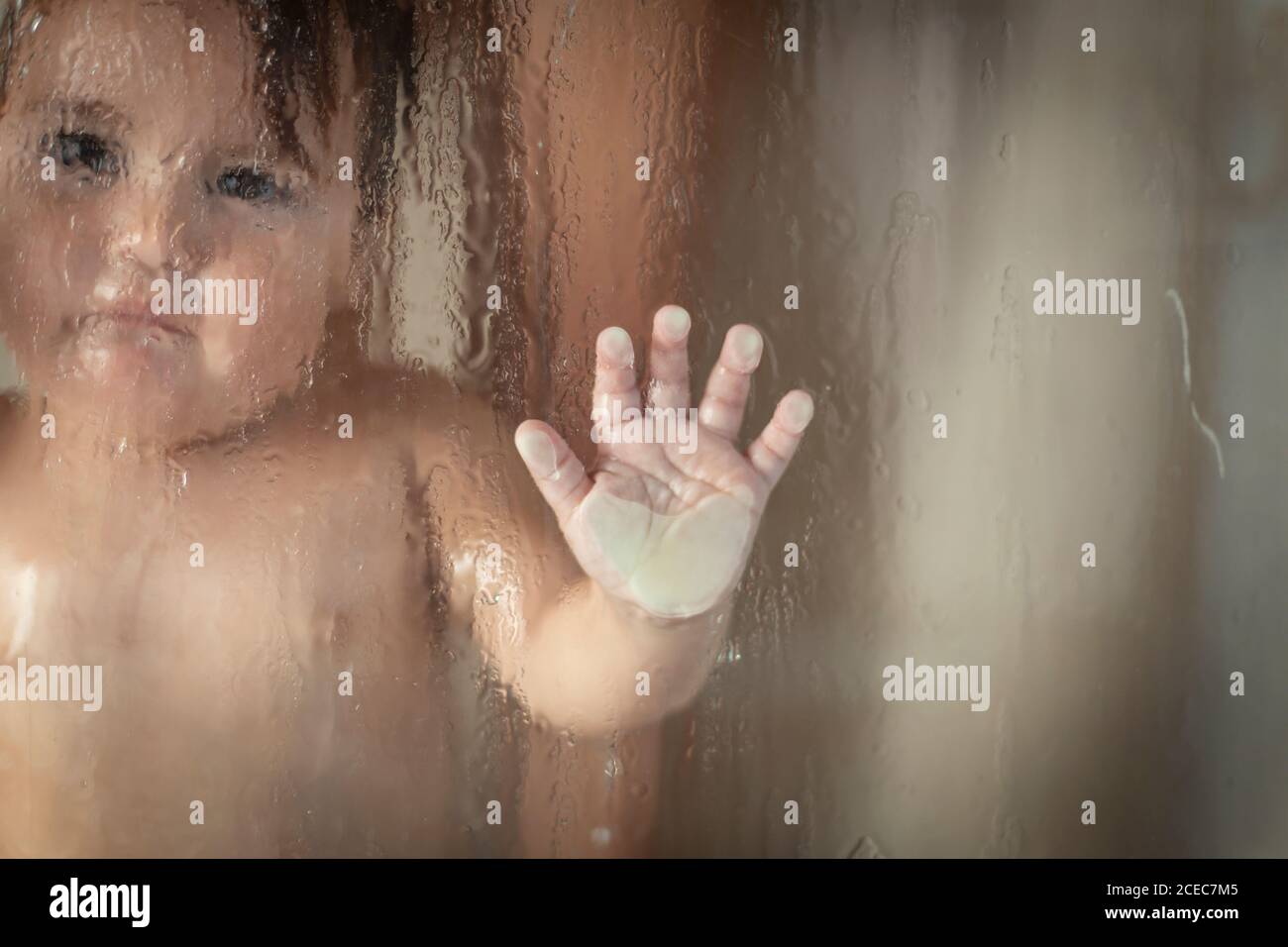 Baby taking shower hi-res stock photography and images - Alamy