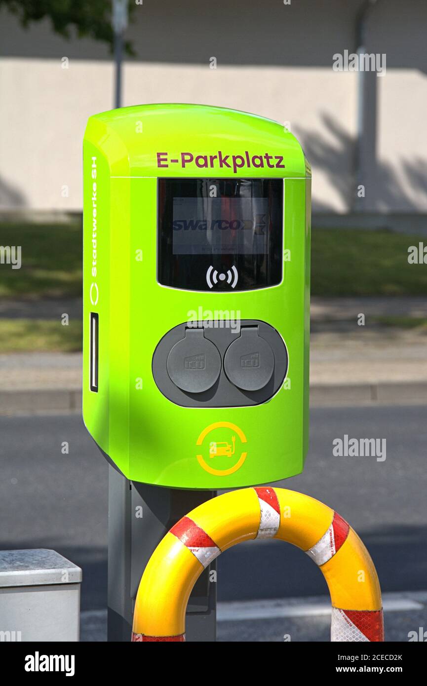Schleswig, Deutschland. 30th Aug, 2020. 08/30/2020, a green charging station from Stadtwerke SH on a parking lot in Friedrich-Ebert-Strasse in Schleswig. Two vehicles can be charged at the same time at this charging station. | usage worldwide Credit: dpa/Alamy Live News Stock Photo