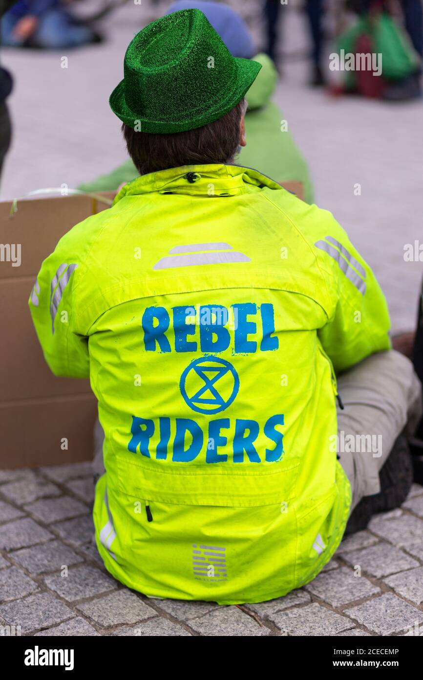 High visibility jacket hi-res stock photography and images - Alamy