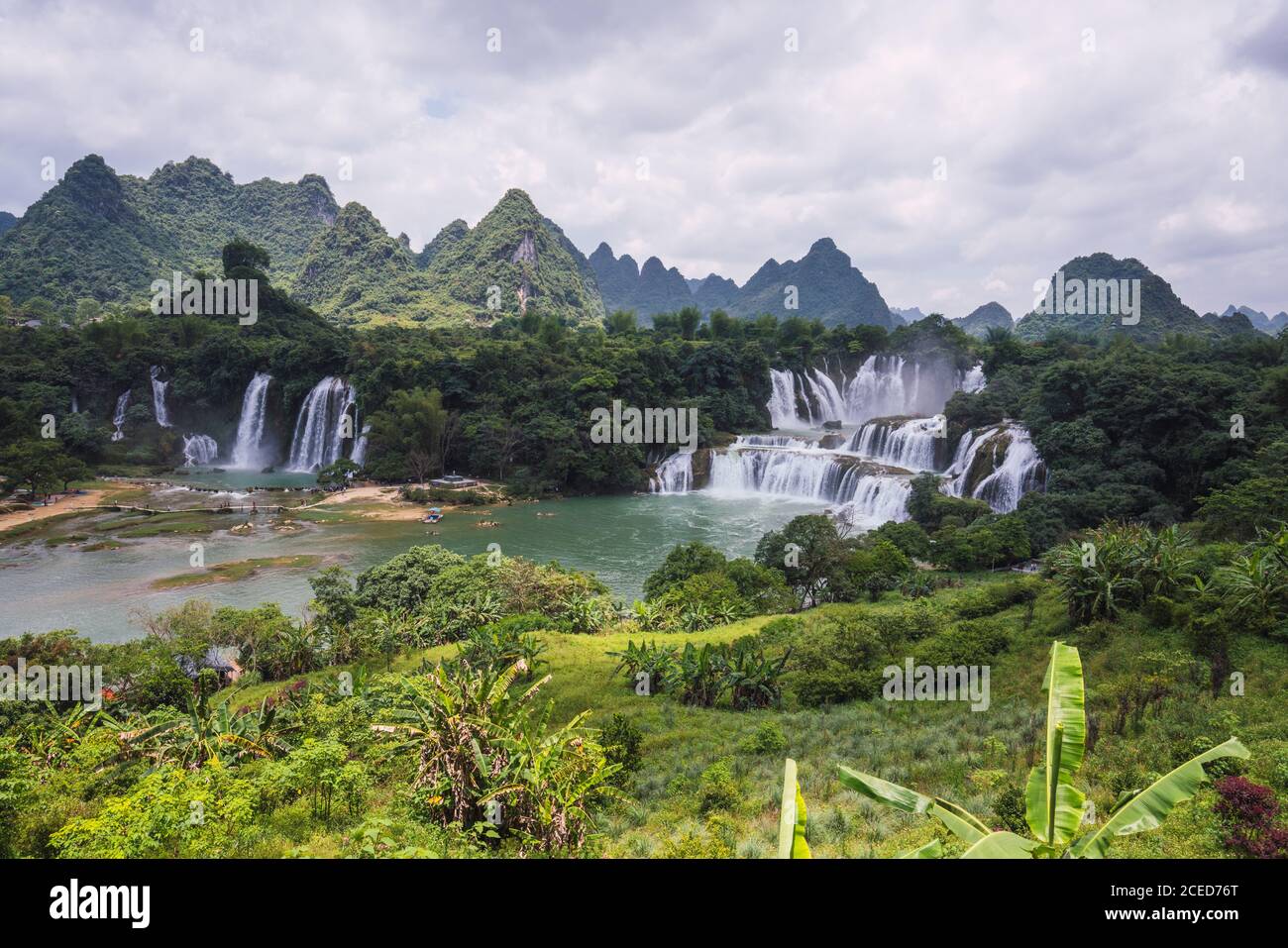 Stunning cascade of Chinese Detian waterfall Stock Photo Alamy