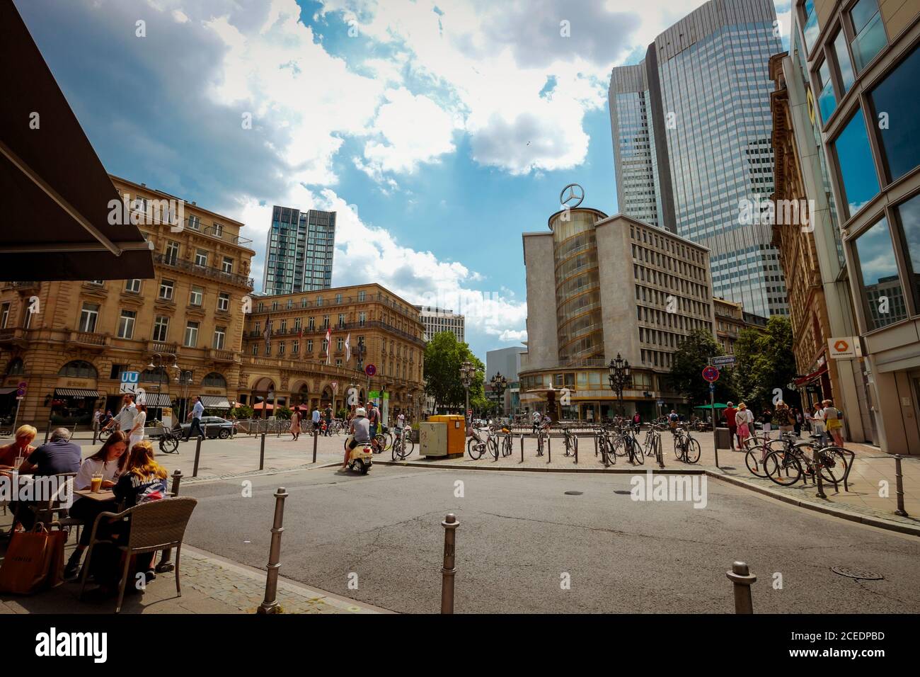 Kaiserplatz square in central Frankfurt with street cafés, 'Steigenberger Frankfurter Hof' grand hotel, Eurotower skyscraper and Junior-Haus building. Stock Photo