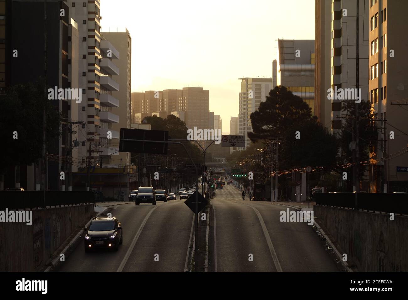 City Of Sao Paulo, Brasil. Avenue And Traffic In Sao Paulo. Foto Royalty  Free, Gravuras, Imagens e Banco de fotografias. Image 171067606