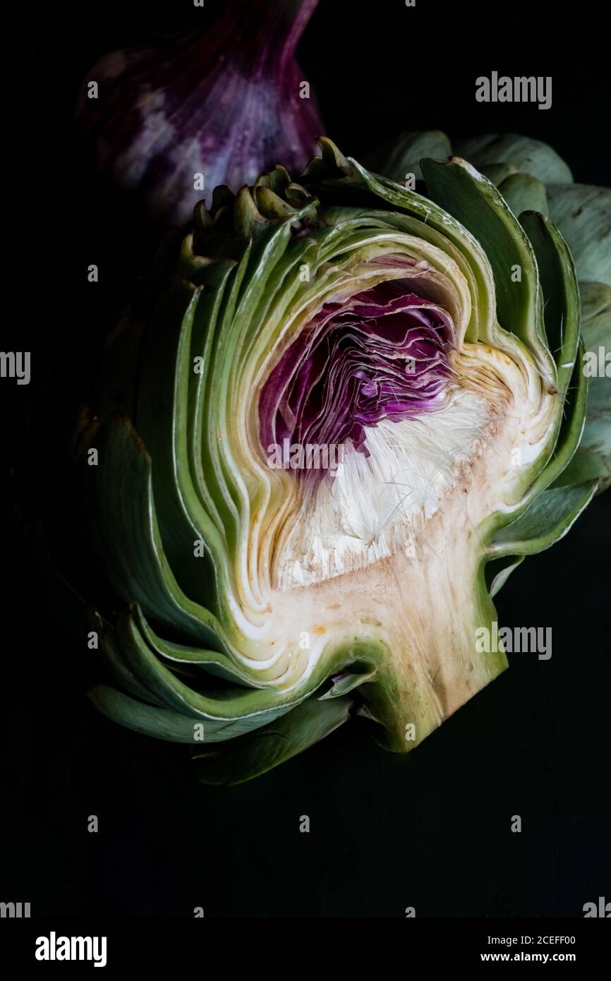 Portrait of the artichoke’s inside and a garlic in te background