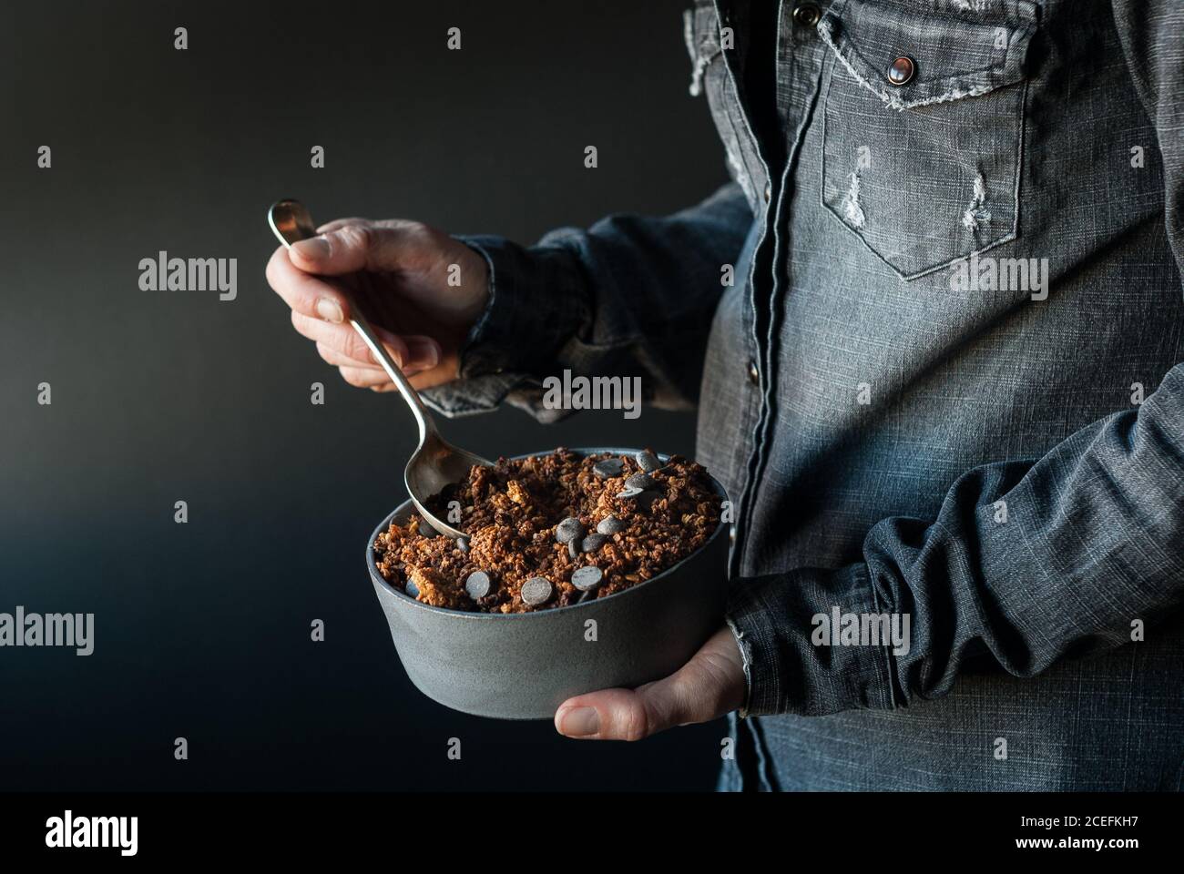 man eating crunchy quinoa granola Stock Photo - Alamy