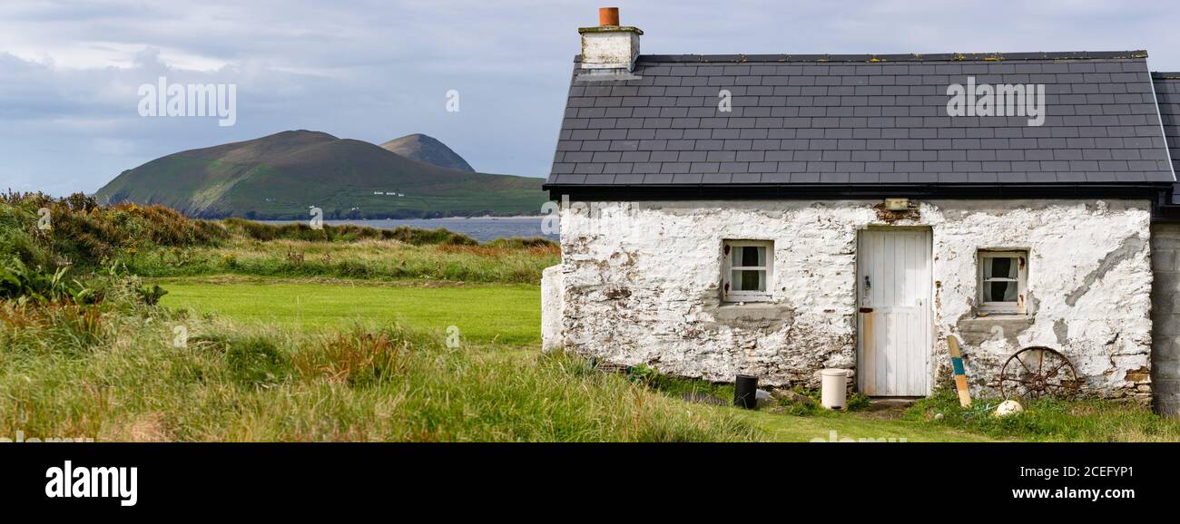 Old irish cottage hi-res stock photography and images - Alamy
