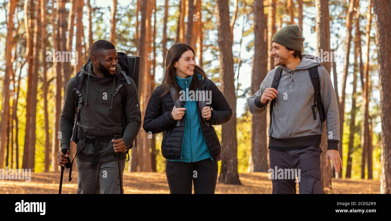 Black friends hiking hi-res stock photography and images - Alamy
