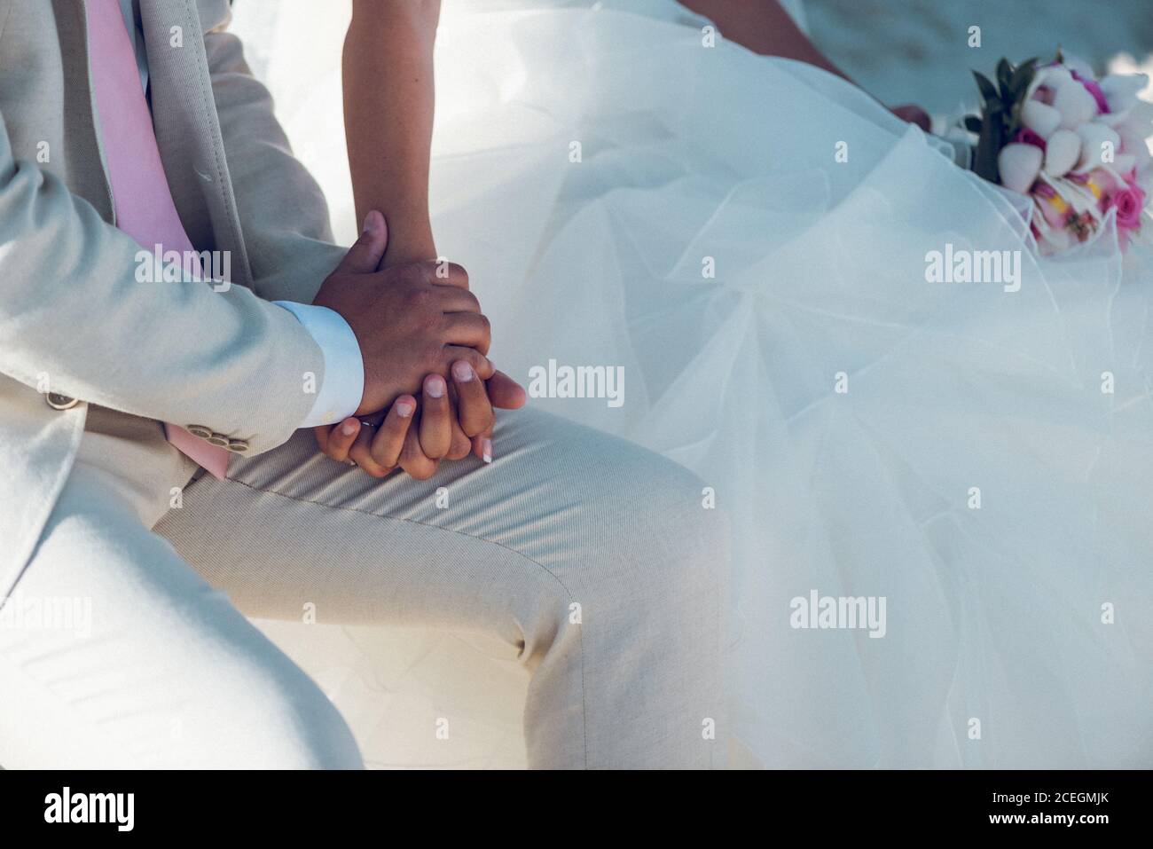 Wedding couple holding hands hi-res stock photography and images - Alamy