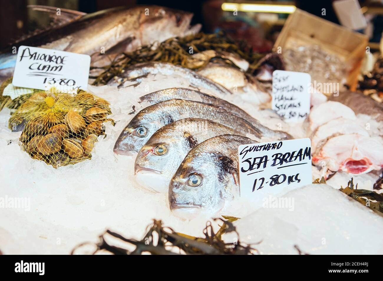 Freshly caught Sea Bream fishes and other seafood on display at Borough Market in London, UK. Sparidae, Pagrus major, Ch'amdom and Pagellus bogaraveo. Stock Photo