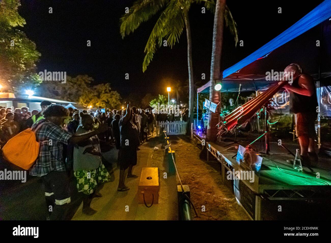 eMDee giving a concert at Mindil Beach Market in Darwin, Australia Stock Photo