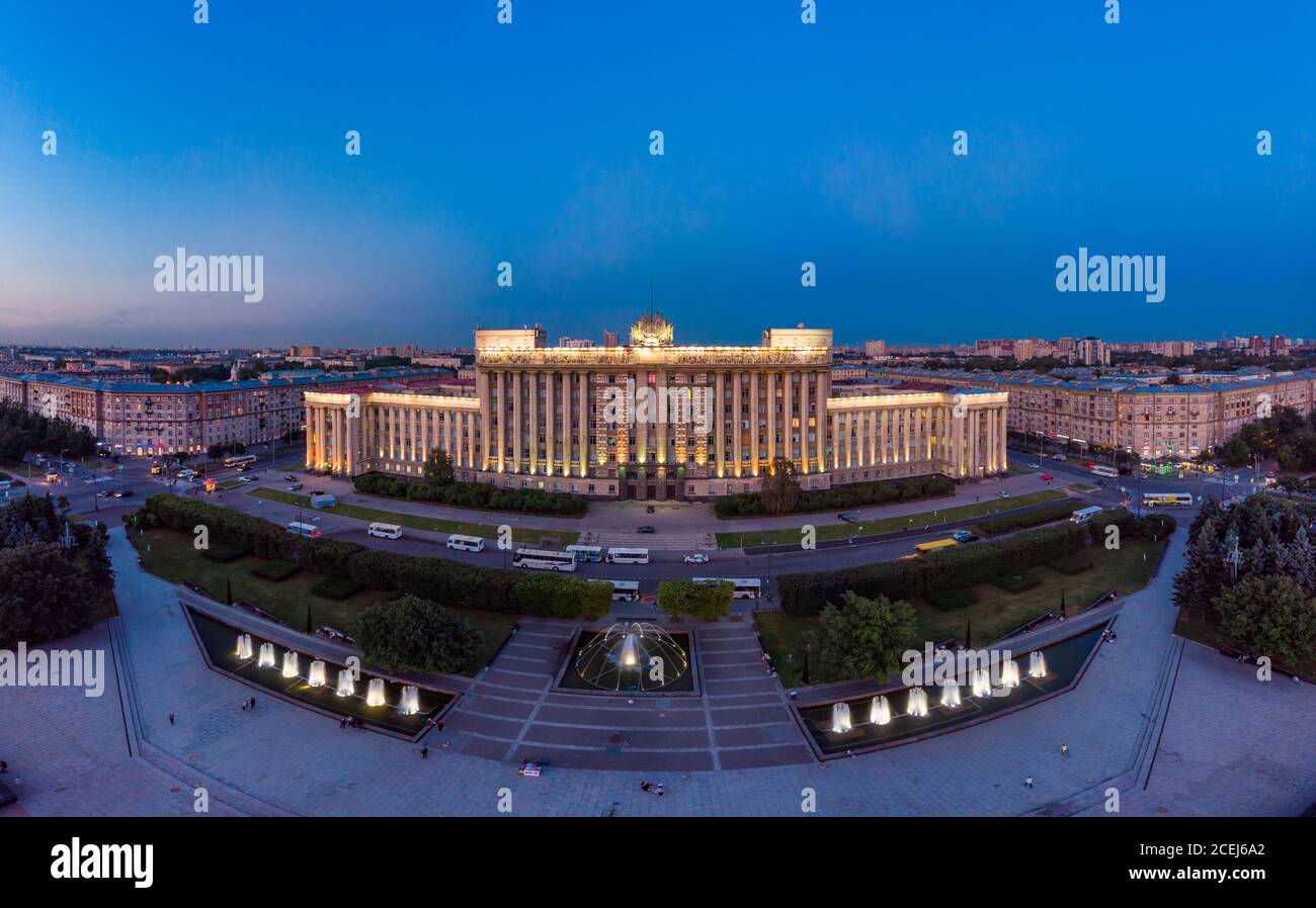 16 08 2018 - ST PETERSBURG, RUSSIA: Beautiful panorama view from drone, to the House of Soviets and monument Lenin and colored fountain in evening Stock Photo