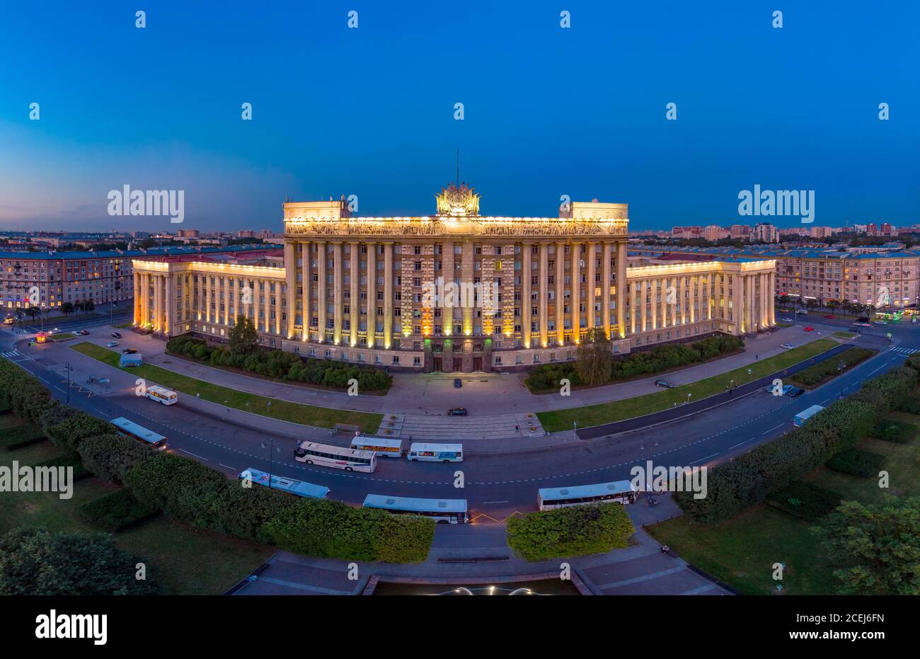 16 08 2018 - ST PETERSBURG, RUSSIA: Beautiful panorama view from drone, to the House of Soviets and monument Lenin and colored fountain in evening Stock Photo