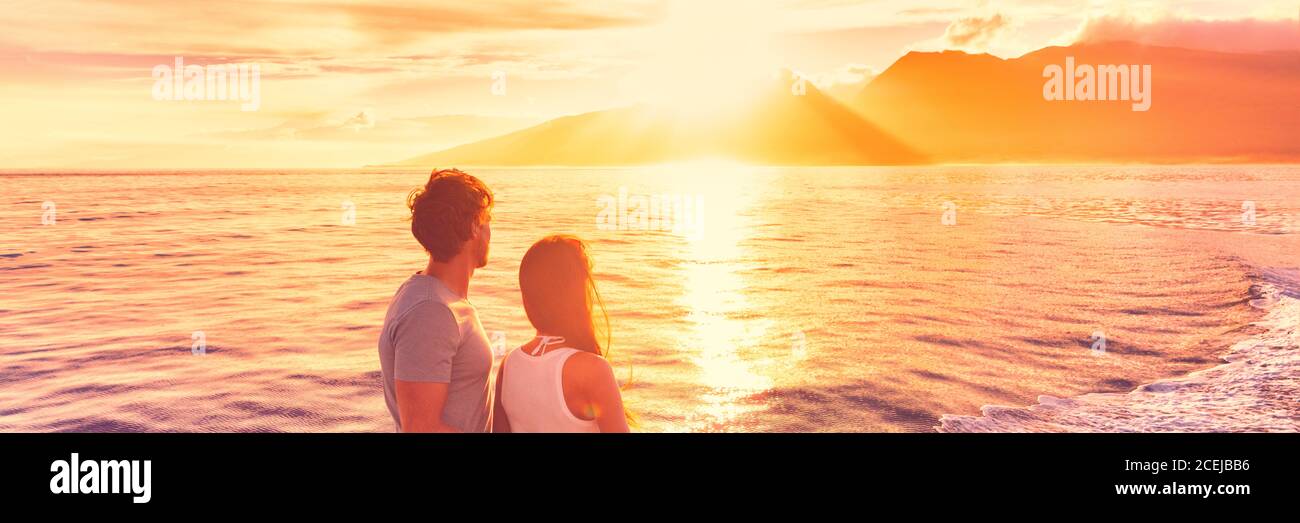 Hawaii Holiday Cruise Ship Tourists Couple Watching Sunset On Honeymoon Travel Vacation Banner 9452