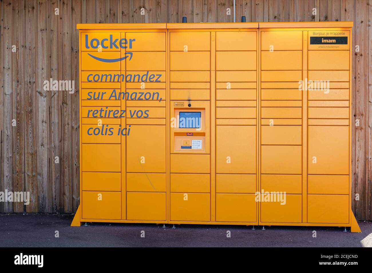 Bordeaux , Aquitaine / France - 08 25 2020 : Amazon Locker Delivery Store  yellow boxes for self-service delivery location to pick up and return  parcel Stock Photo - Alamy
