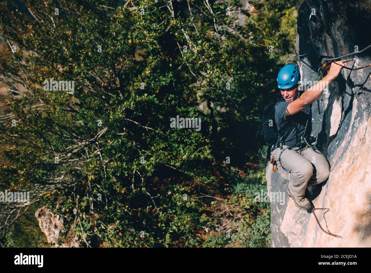 Man rock climbing view hi-res stock photography and images - Alamy