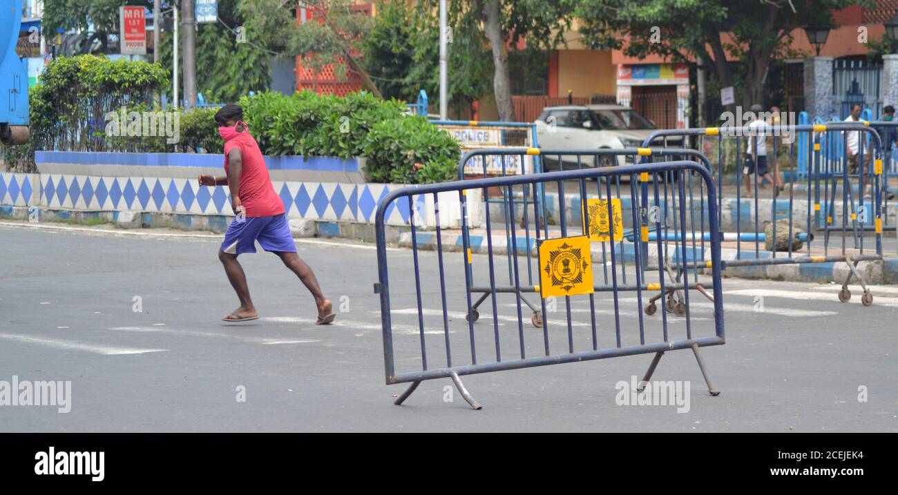 Kolkata, India. 31st Aug, 2020. Trying to escape from the police at Kolkata during the periods of Bi-weekly lockdown. (Photo by Anubrata Mondal/Pacific Press) Credit: Pacific Press Media Production Corp./Alamy Live News Stock Photo