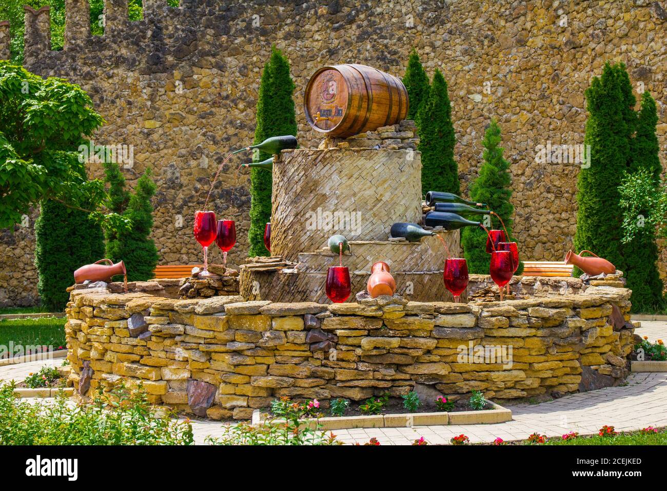 File:Mileștii Mici Wine Fountain.jpg - Wikimedia Commons