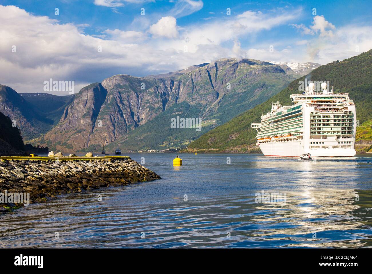 Stavanger Norway 25 July 2017 Sightseeing City Shopping Center White Colorful House Gifts Shop Nearby Harbor Port Stavanger Norway Stock Photo Alamy