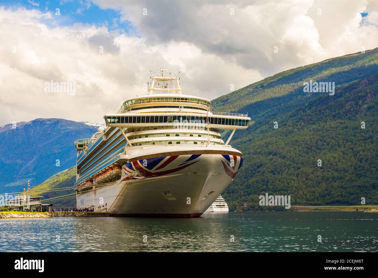 Stavanger Norway 25 July 2017 Sightseeing City Shopping Center White Colorful House Gifts Shop Nearby Harbor Port Stavanger Norway Stock Photo Alamy