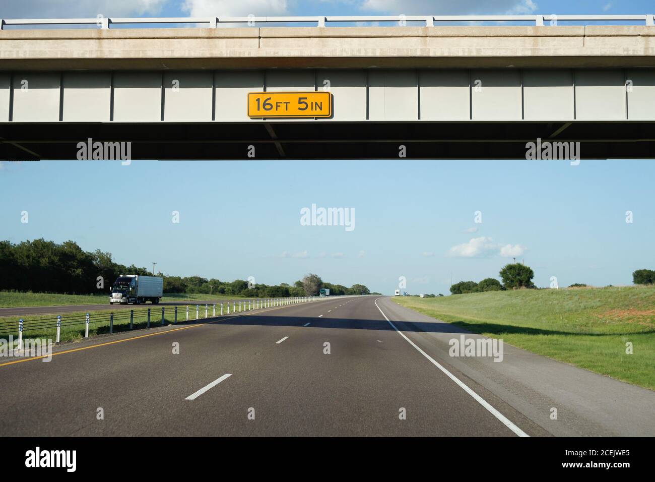 Paved roadway hires stock photography and images Alamy