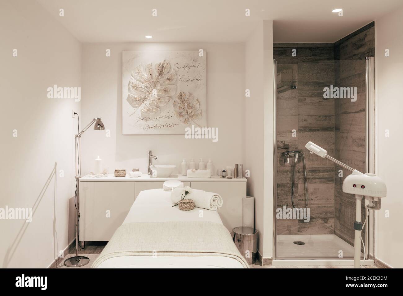 Massage room interior hi-res stock photography and images - Page 7 - Alamy