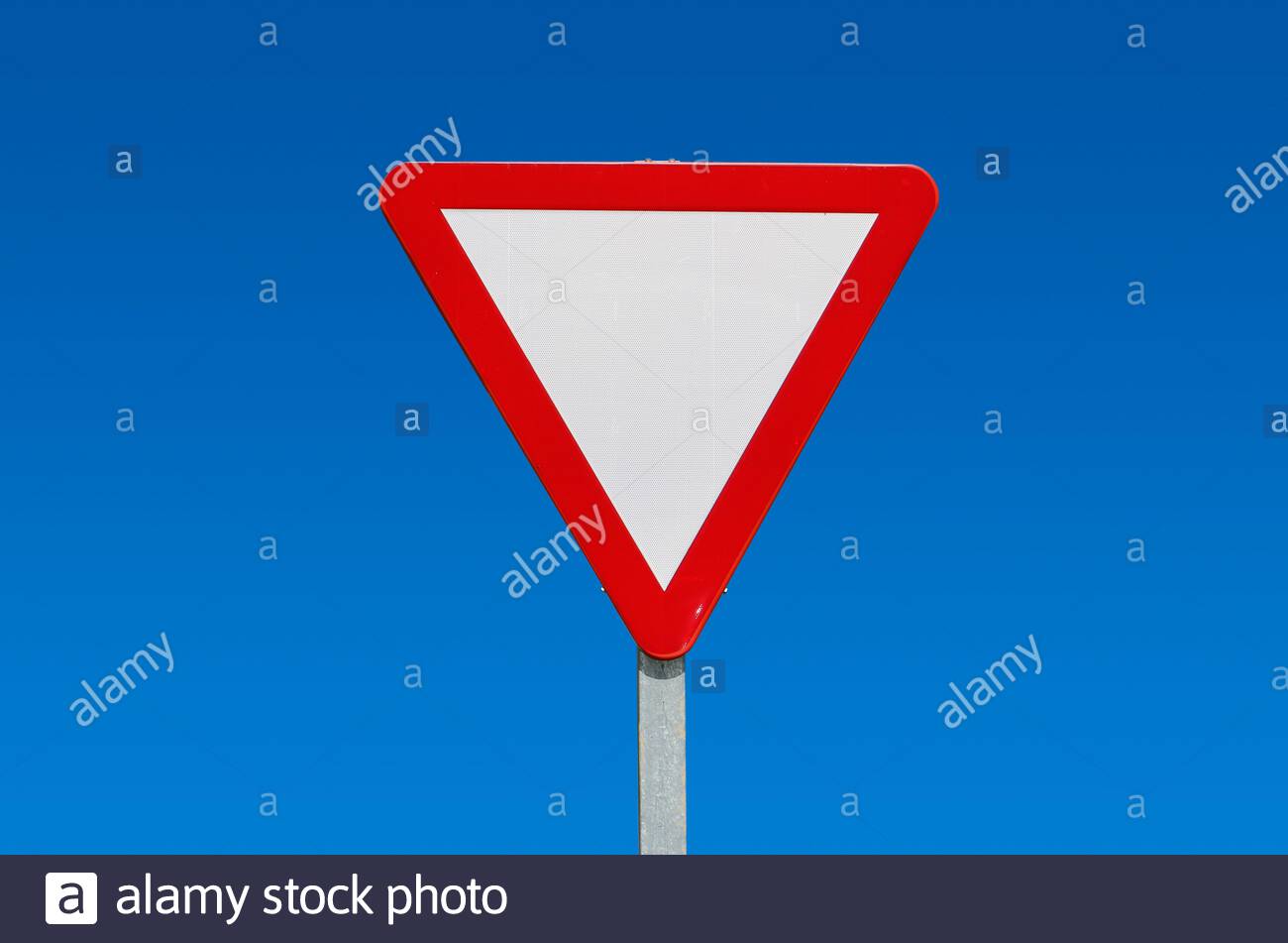 Standard Yield Sign High Resolution Stock Photography and Images Alamy