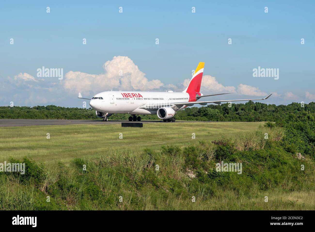 Frankfurt Germany 18.11.19 Iberia spanish Airline airplane jet being  starting on the airport ready for takeoff Stock Photo - Alamy