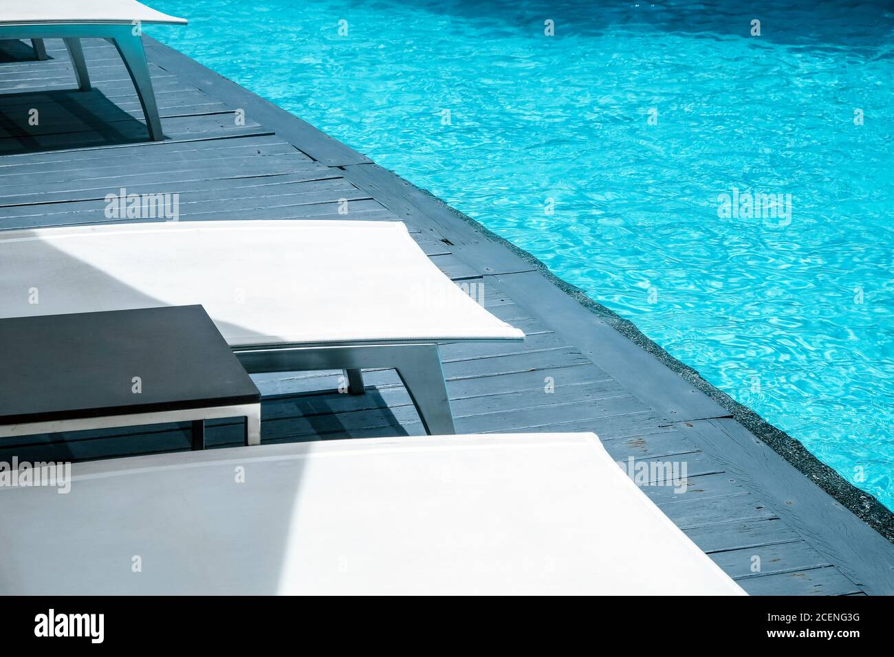 Many white chaise lounge by the pool Stock Photo Alamy