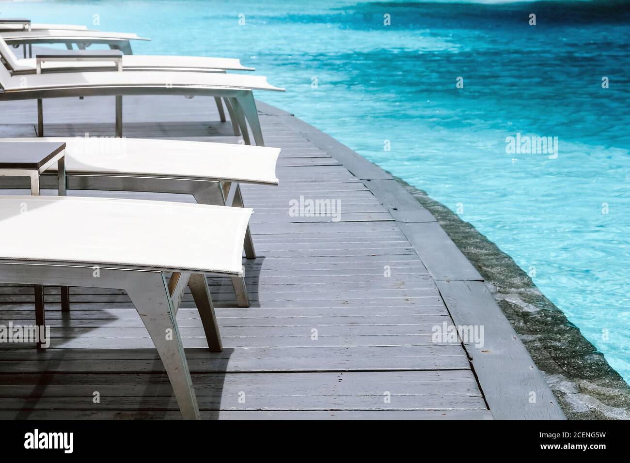 Many white chaise lounge by the pool Stock Photo Alamy