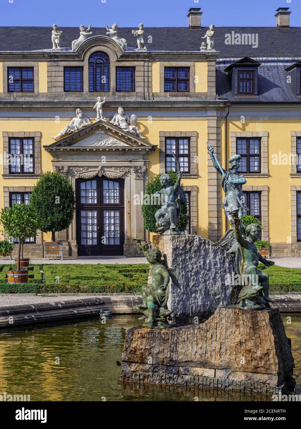 Brunnenfigur mit wasser hires stock photography and images Alamy