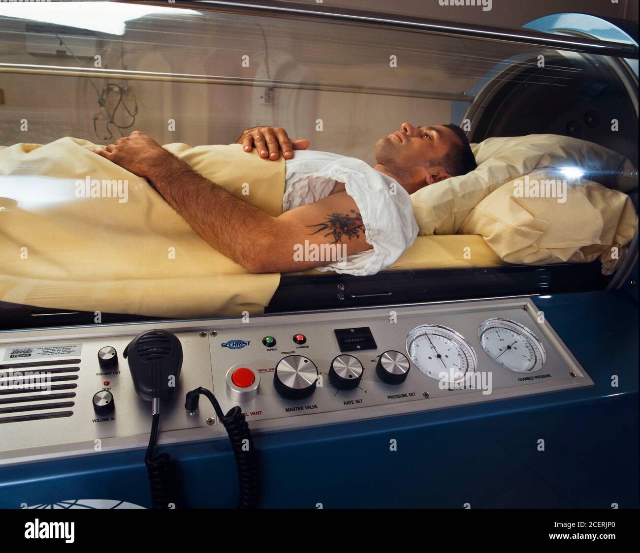 Hyperbaric Oxygen Therapy Stock Photo Alamy