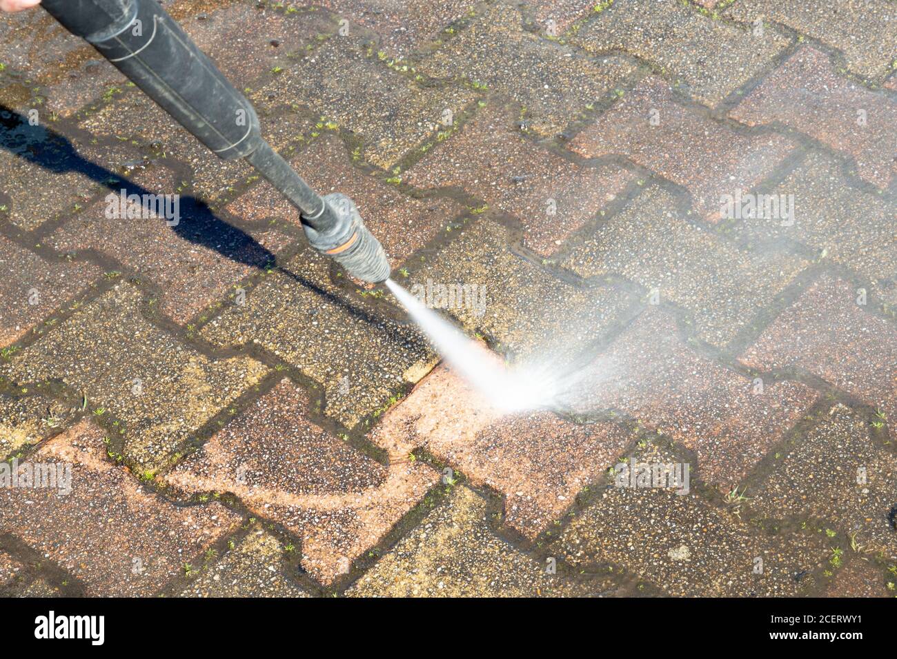 Jet washing patio hires stock photography and images Alamy