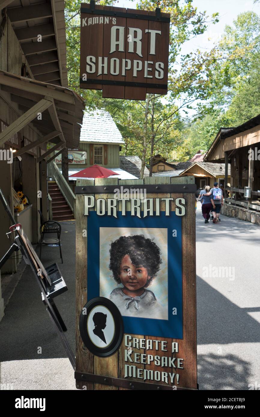An Art Shop at Dollywood in Pigeon TN, USA Stock Photo Alamy