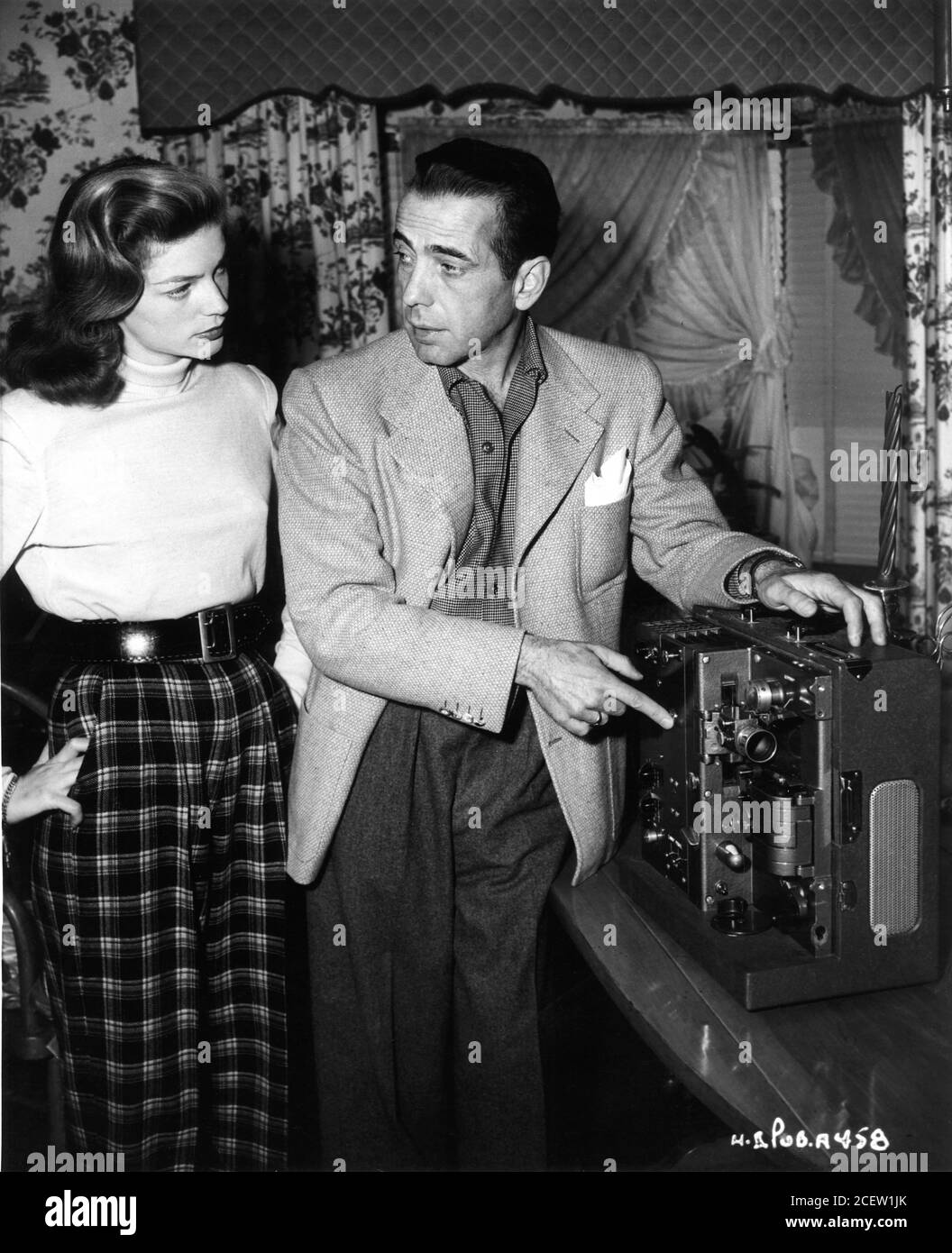 Humphrey bogart lauren bacall at home Black and White Stock Photos ...