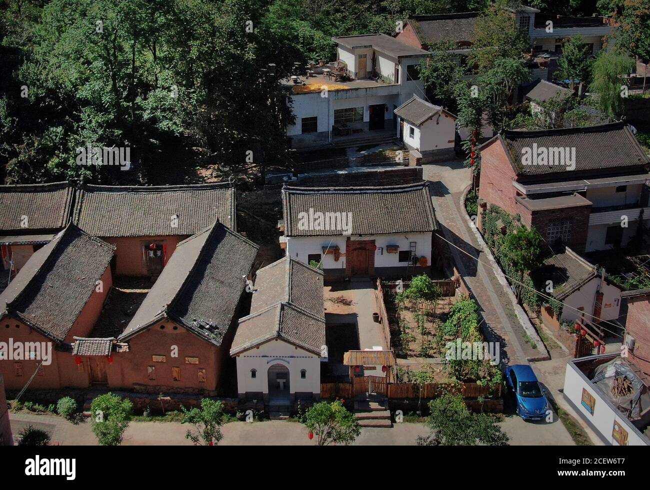 (200902) -- SONGXIAN, Sept. 2, 2020 (Xinhua) -- Aerial photo taken on Sept. 2, 2020 shows some renovated houses in Dawanggou Village in Deting Town of Songxian County, Luoyang City, central China's Henan Province. Dawanggou Village, located in a mountainous area, used to be an impoverished village. In recent years, the local government has made efforts in improving the living conditions of the villagers, carrying out relocation and renovation work. By improving the appearance of the village, rural tourism has been developed, which helps people here get rid of poverty without working far away f Stock Photo