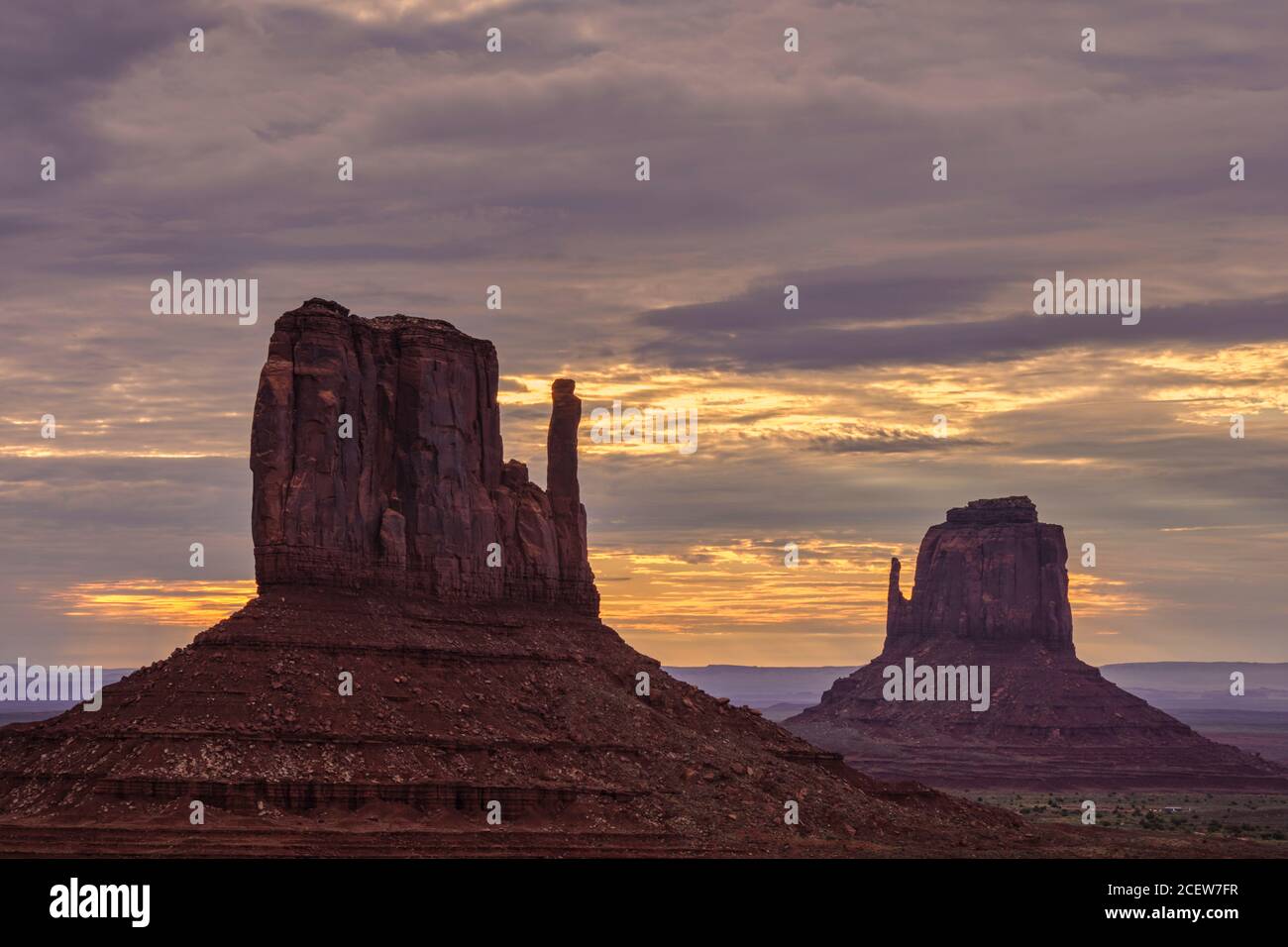 United States of America, Arizona, Monument Valley Tribal Park. The iconic landscape of the sandstone buttes of the Monument Valley Tribal Park locate Stock Photo