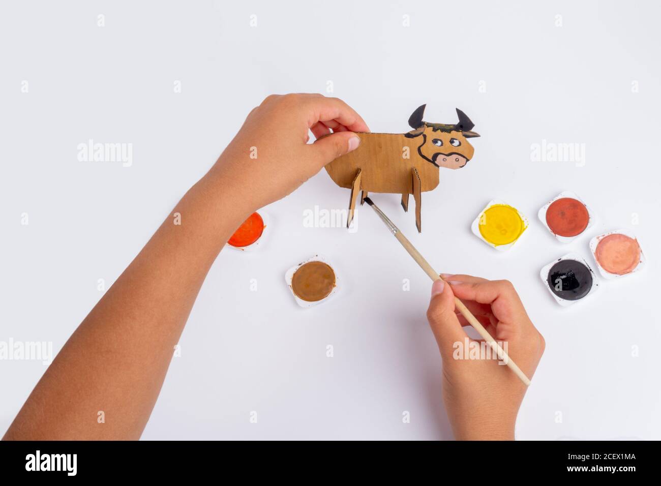 DIY how to make cow or bull from cardboard paper, step2, kids hands