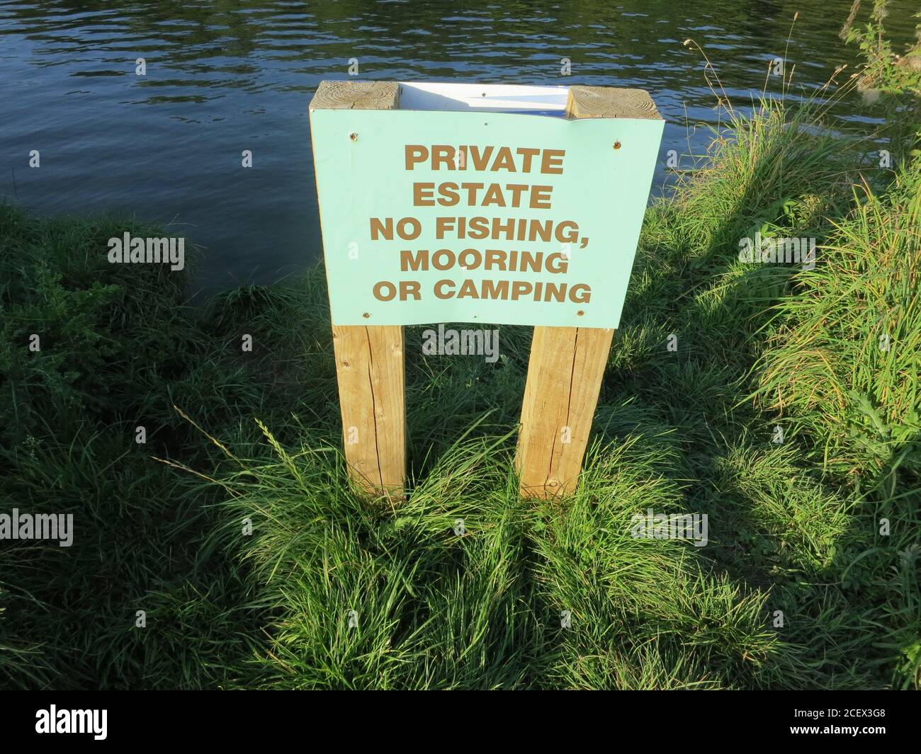 Private estate. No fishing Mooring or camping sign Stock Photo - Alamy