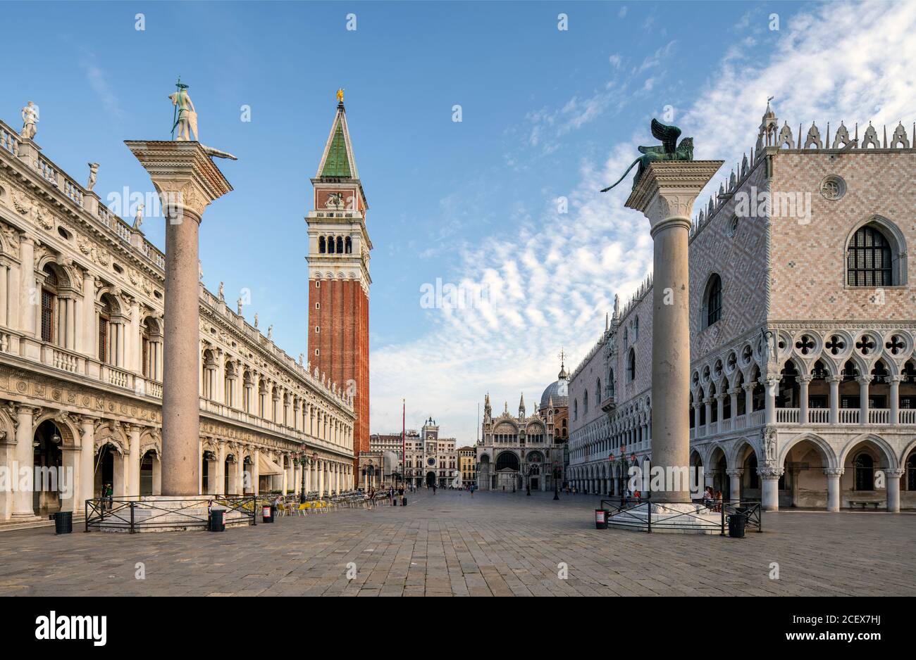 Venedig, Markusplatz (Piazzetta San Marco), von links nach rechts: Biblioteca Nazionale Marciana (Nationale Markusbibliothek, Bibliothek von San Marco Stock Photo