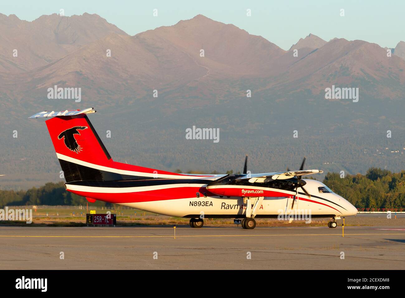 Ravn alaska airplane hires stock photography and images Alamy