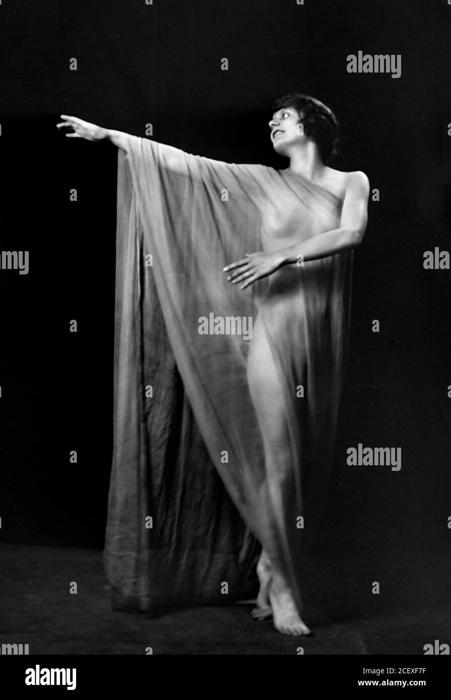 Isadora Duncan. Portrait of the American dancer Angela Isadora Duncan (1877/8-1927) by Arnold Genthe Stock Photo
