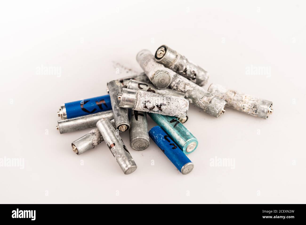 Pile of used batteries hi-res stock photography and images - Alamy