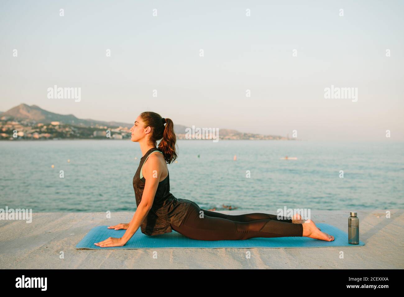 Yoga pose landscape hi-res stock photography and images - Page 43 - Alamy