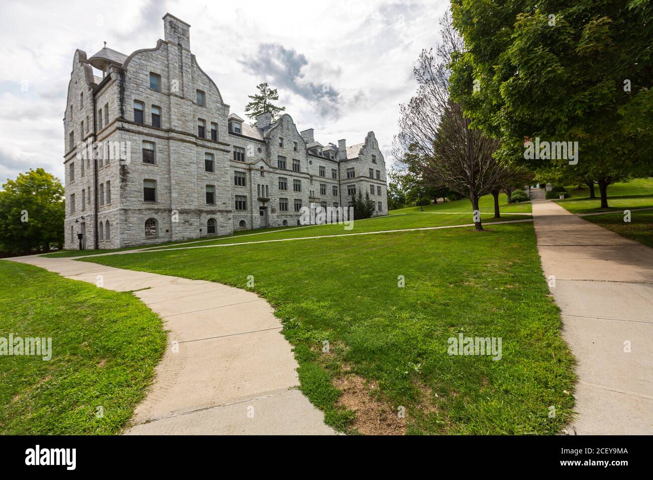 File:Morgan Hall of Williams College in the fall (27 October 2010).jpg -  Wikipedia