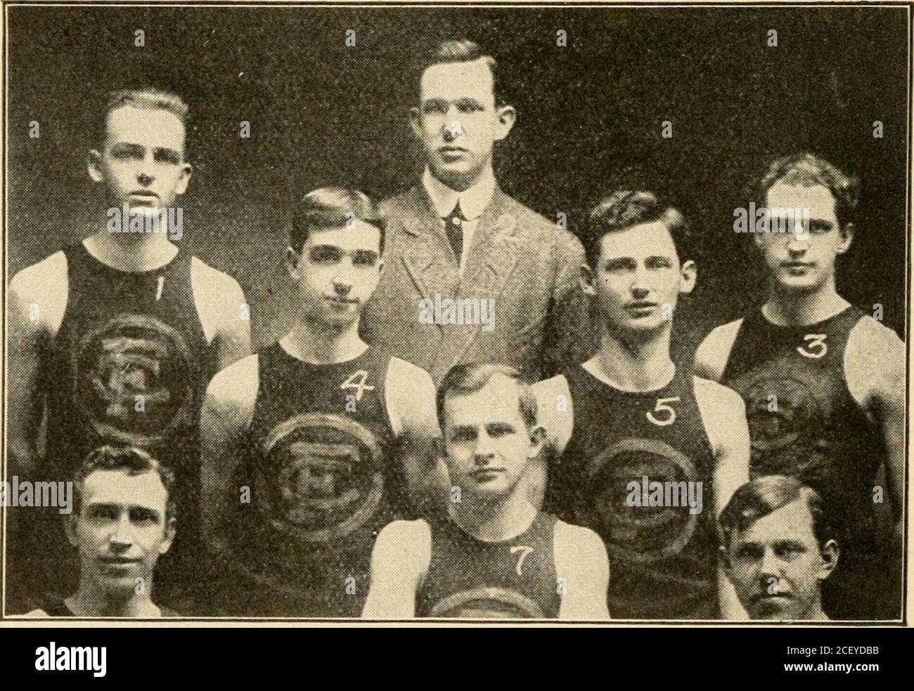 . Spalding's official collegiate basket ball guide. 1, W. Livingstoo, Coach; 2. Prouty: 3, Holt; 4, H. Martin, Mgr.; 5, Rupp;6, P. Morrow. Capt.; 7. Cbaille; 8. McCann; 9, Haskins. DENISON UNIVERSITY TEAM, GRANVILLE, OHIO.. 1. Smith; 2, Stoner. Mgr.: 3, P.ohney; 4, MeCall; 5, F. Barnhart; 6, H.Banibart; 7, Ulrlch, Capt.; S, Harvitt. FINDLAY rOHIO^ COLLEGE TEAM. SPALDINGS ATHLETIC LIBRARY. Ill 1901-02—Columbia,1903-04—Columbia, Columbia,1904-05—Columbia, Columbia,1905-06—Columbia, Columbia,1906-07—Columbia, Columbia, COLUMBIA 25; Penna., 1617; Penna., 1523; Penna., 1227; Penna., 1756; Penna., 1 Stock Photo