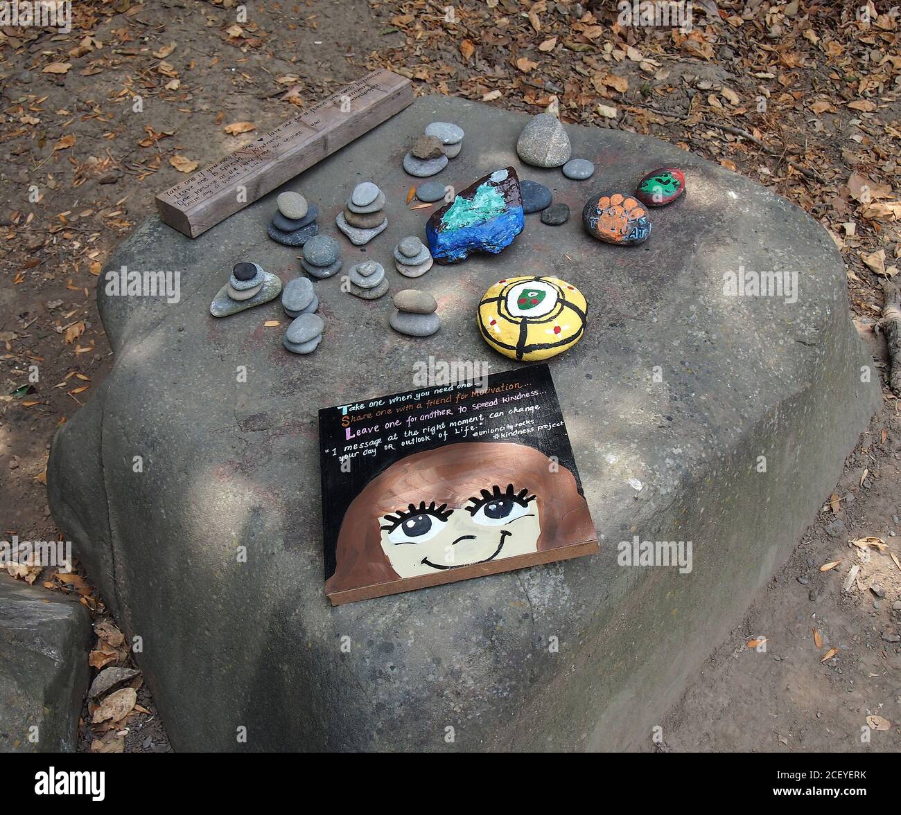 Kindness project's sign and pebbles rocks from on a large rock in Cann Park, Union City,  California Stock Photo