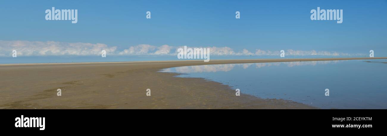 Shiny reflection sun in water hi-res stock photography and images - Alamy