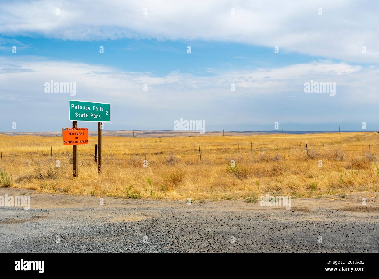 The entrance to Palouse Falls state park off the highway in the Palouse high desert of Washington State, USA Stock Photo